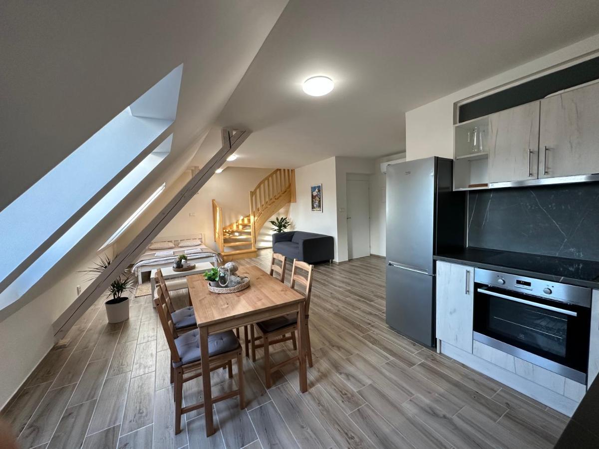 Apartmany Monastery Suites Zirec Dvůr Králové nad Labem Εξωτερικό φωτογραφία