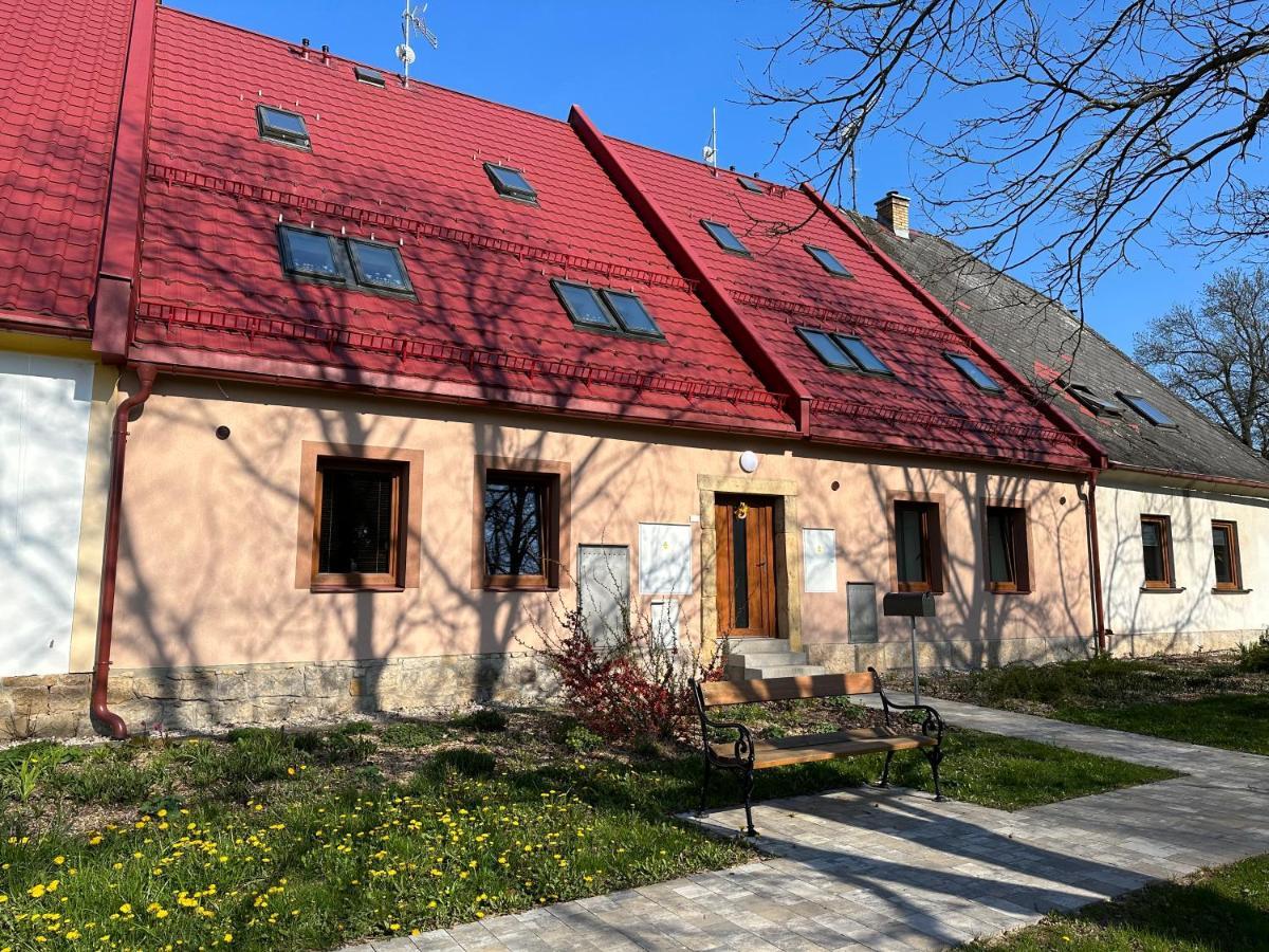 Apartmany Monastery Suites Zirec Dvůr Králové nad Labem Εξωτερικό φωτογραφία